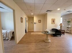 Palais Renaissance (D9), Office #632370651